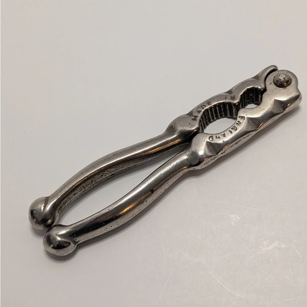 Vtg Made in England Metal Nutcracker Silver‎ Tone Plier Style Kitchen Tool